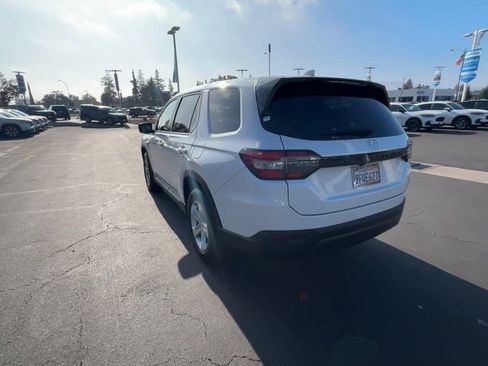 Used 2023 Honda Pilot LX image 7