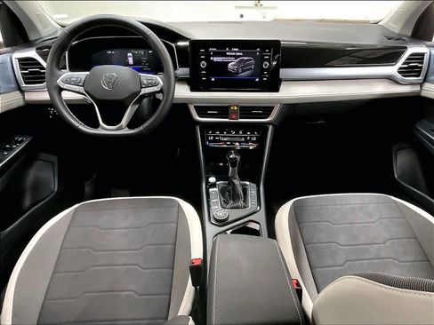 Certified 2025 Volkswagen Taos SE AWD/4WD image 18