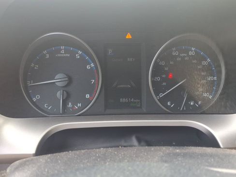 Used 2018 Toyota RAV4 XLE AWD/4WD image 21