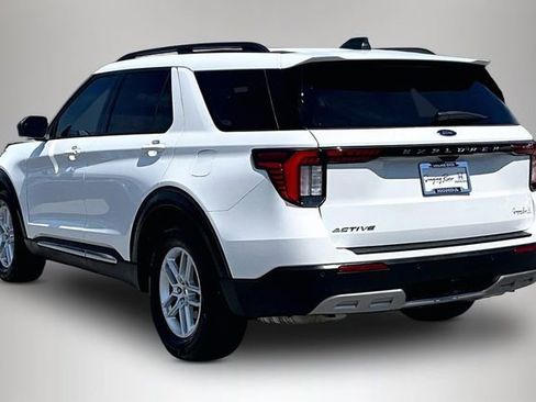 Used 2025 Ford Explorer Active w/ Active Comfort Package RWD image 4