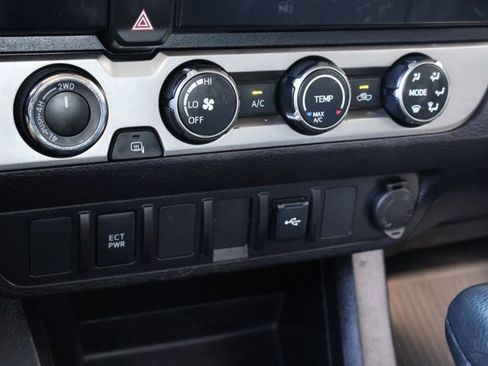 Used 2020 Toyota Tacoma SR AWD/4WD image 20