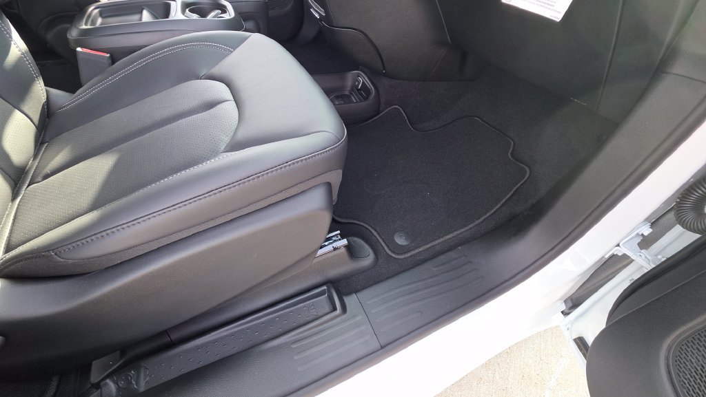 New 2027 Chrysler Pacifica Select FWD image 13