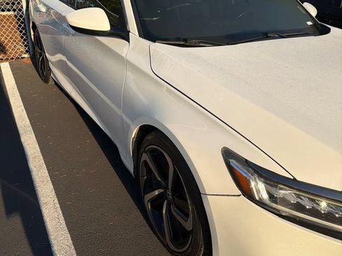 Used 2018 Honda Accord Sport image 3