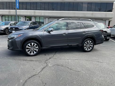 Used 2025 Subaru Outback Touring AWD/4WD image 4