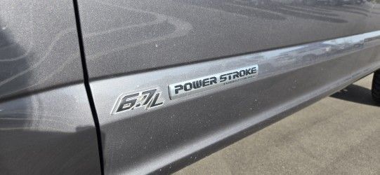 Used 2022 Ford F350 Lariat w/ Black Appearance Package AWD/4WD image 4