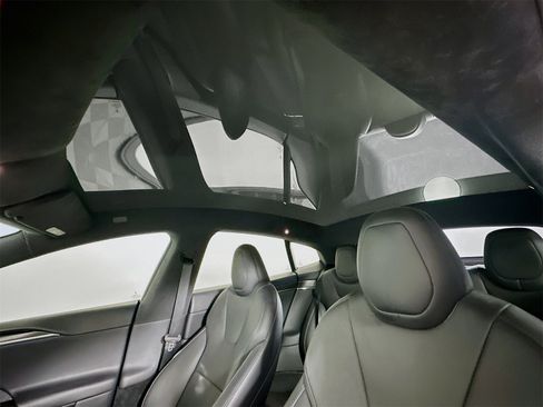 Used 2021 Tesla Model S Plaid image 19