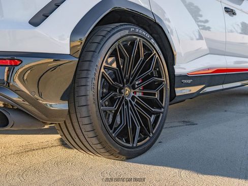 Used 2025 Lamborghini Urus SE AWD/4WD image 49