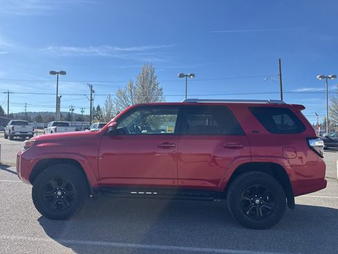 Used 2018 Toyota 4Runner SR5 image 9