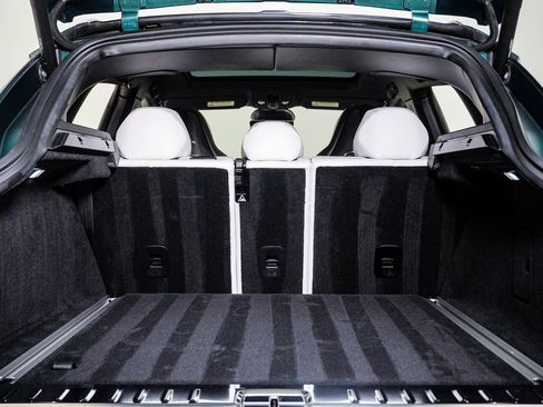 Used 2022 Aston Martin DBX image 32