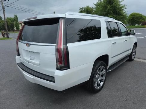 Used 2016 Cadillac Escalade ESV Luxury AWD/4WD image 2