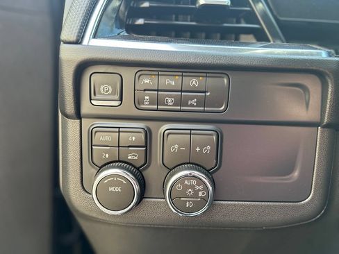 Used 2026 Chevrolet Suburban RST AWD/4WD image 22
