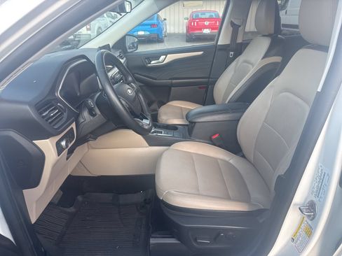 Used 2022 Ford Escape SEL w/ Technology Package FWD image 9