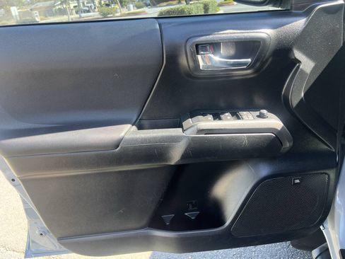 Used 2019 Toyota Tacoma TRD Sport AWD/4WD image 23
