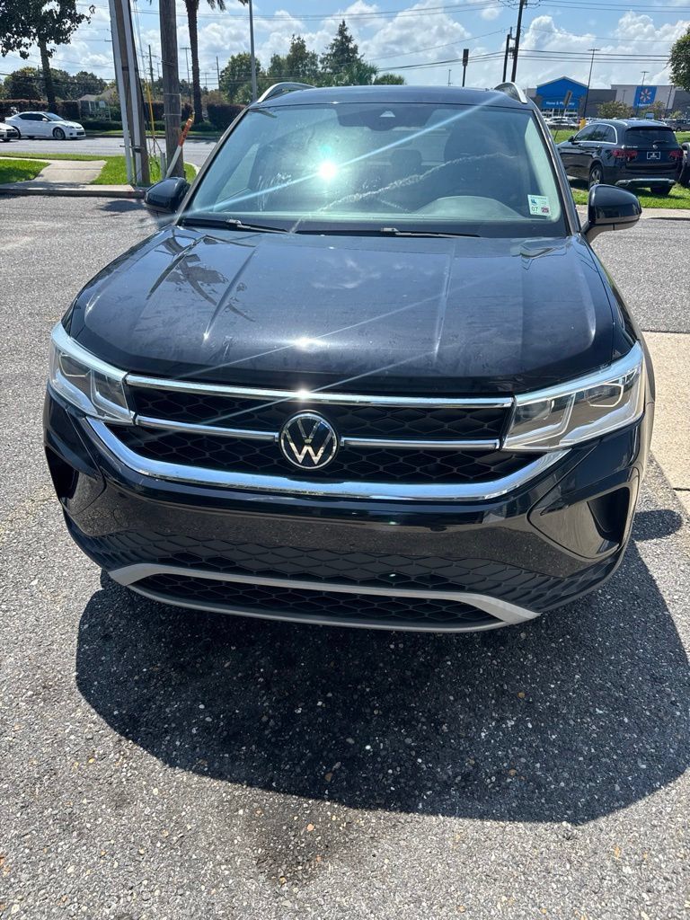 Used 2023 Volkswagen Taos SEL AWD/4WD image 2