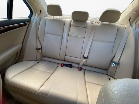 Used 2013 Mercedes-Benz C 250 Sport image 12