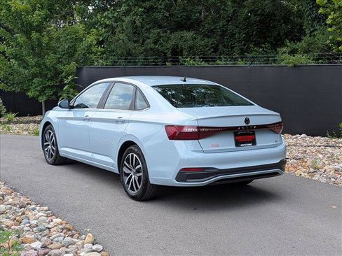 Certified 2025 Volkswagen Jetta SE FWD image 3