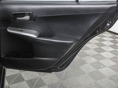 Used 2014 Toyota Camry SE FWD image 40