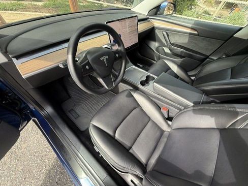 Used 2022 Tesla Model 3 Standard Range RWD image 5