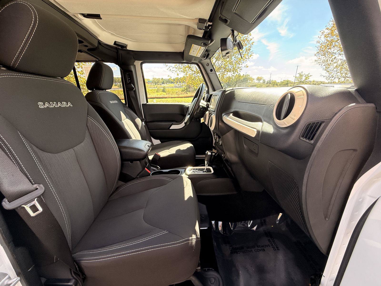 Used 2018 Jeep Wrangler Unlimited Sahara w/ Connectivity Group AWD/4WD image 19