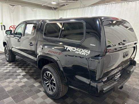 Used 2021 Toyota Tacoma TRD Sport w/ Technology Package AWD/4WD image 5