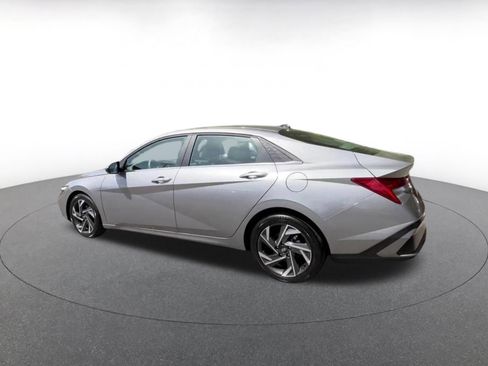 Used 2025 Hyundai Elantra SEL FWD image 10