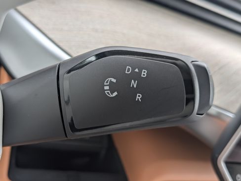 Used 2025 Volkswagen ID. Buzz 1st Edition RWD image 32