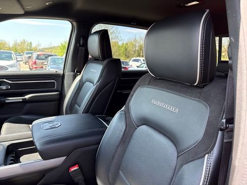 Used 2023 RAM 1500 Laramie AWD/4WD image 9