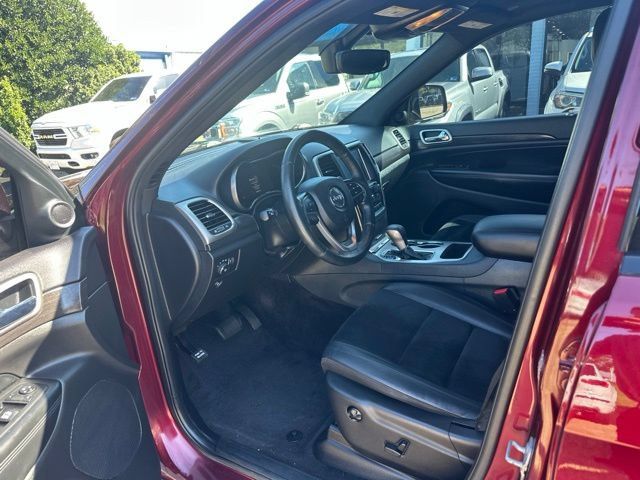 Used 2017 Jeep Grand Cherokee Altitude AWD/4WD image 9