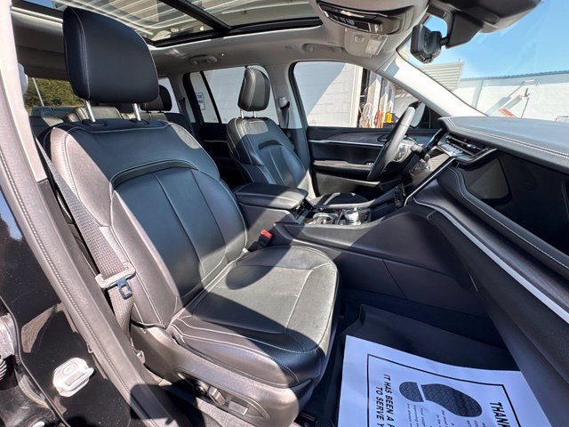 Used 2022 Jeep Grand Cherokee Limited 4xe w/ Luxury Tech Group II AWD/4WD image 34