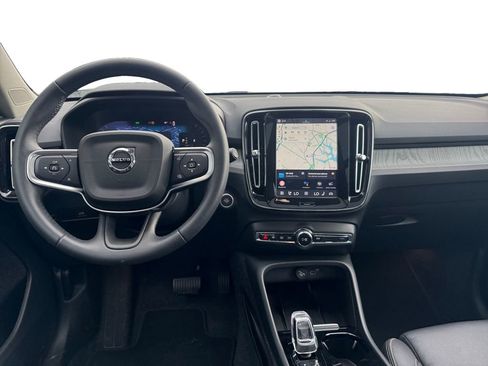 Certified 2025 Volvo XC40 B5 Plus image 8