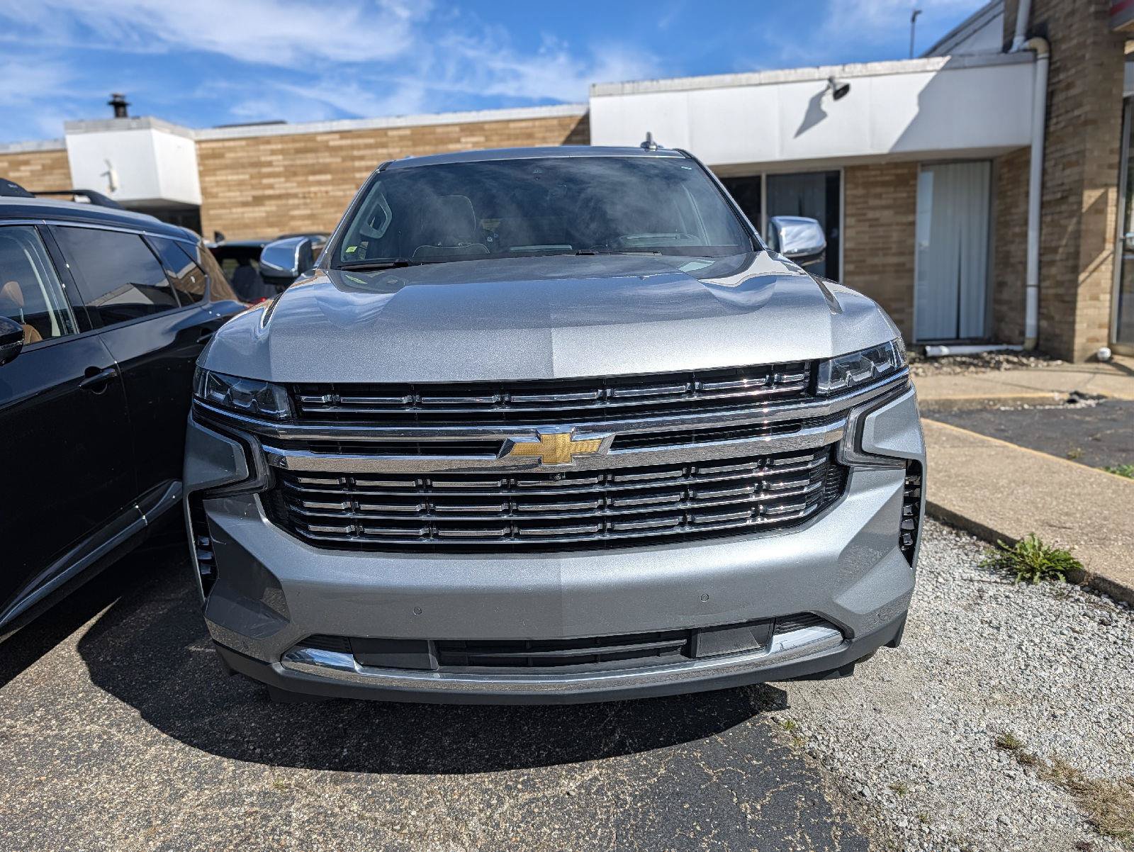 Used 2024 Chevrolet Tahoe Premier w/ Premium Package AWD/4WD image 4