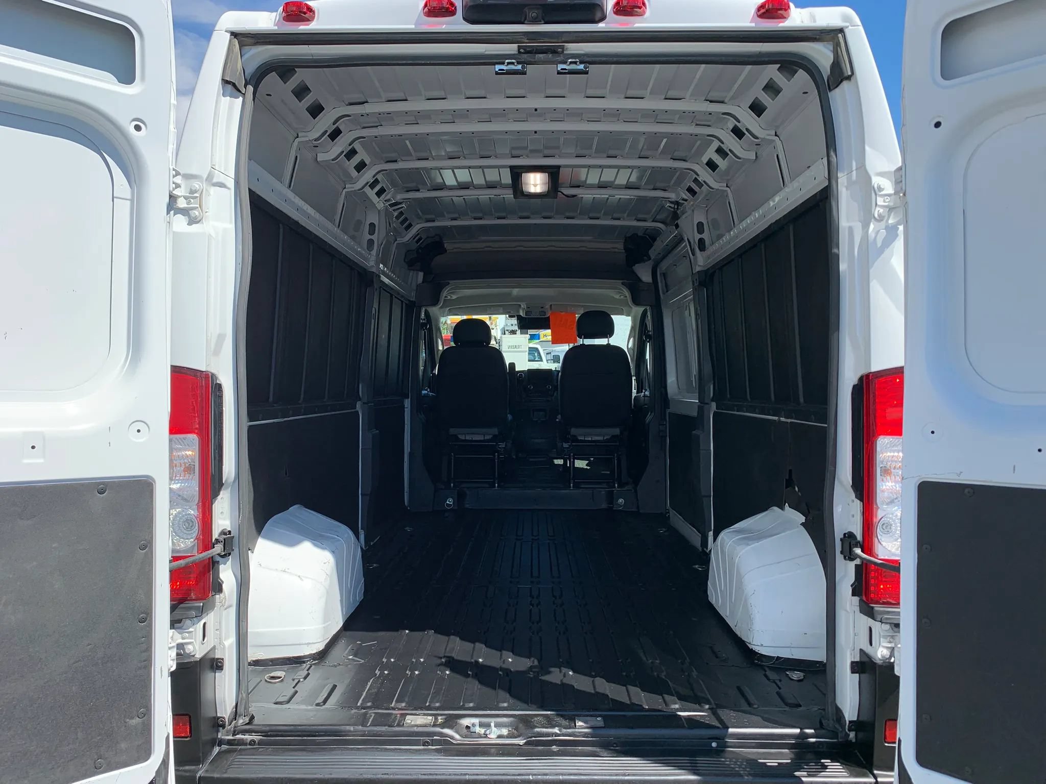 Used 2025 RAM ProMaster 2500 w/ Convenience Group FWD image 29