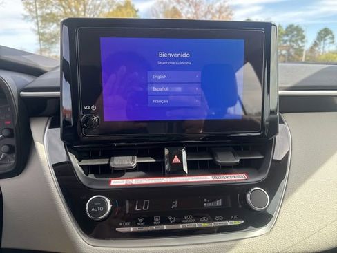 Used 2025 Toyota Corolla LE image 30