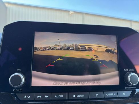 Used 2023 Nissan Pathfinder S image 15