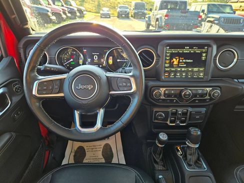 Used 2022 Jeep Wrangler Unlimited Sahara w/ Cold Weather Group AWD/4WD image 18