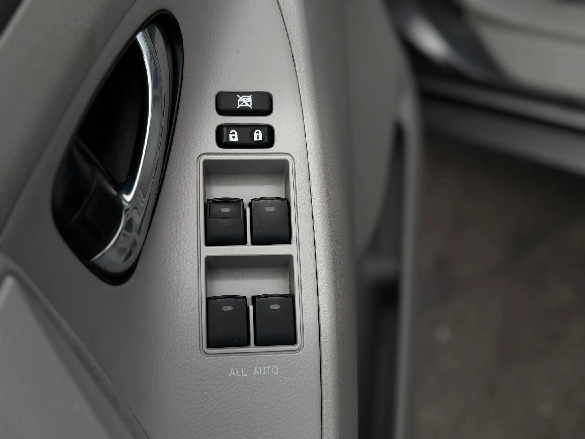 Used 2010 Toyota Camry LE FWD image 31
