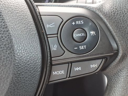 Used 2022 Toyota RAV4 XLE w/ Convenience Package FWD image 22