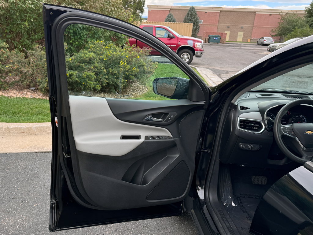 Used 2020 Chevrolet Equinox LS AWD/4WD image 16