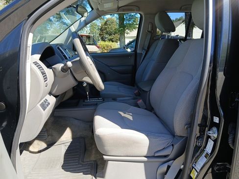 Used 2018 Nissan Frontier SV image 19