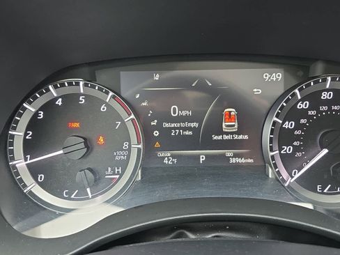 Used 2023 Toyota Highlander XLE AWD/4WD image 11
