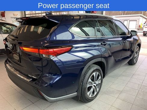 Used 2022 Toyota Highlander XLE image 19