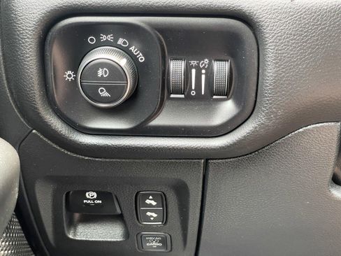 Used 2025 RAM 1500 Big Horn RWD image 38