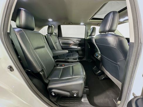 Used 2017 Toyota Highlander Limited image 29