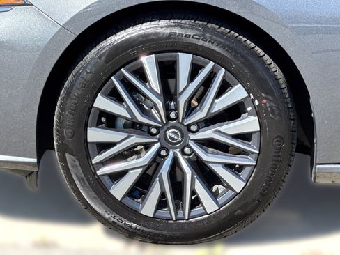 Used 2025 Nissan Altima 2.5 SV image 10