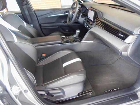 Used 2025 Toyota Camry XLE image 8