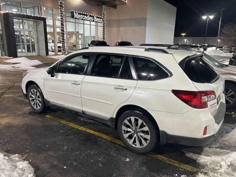 Used 2017 Subaru Outback 3.6R Touring image 4