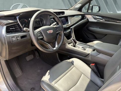 Used 2025 Cadillac XT6 Premium Luxury FWD image 14