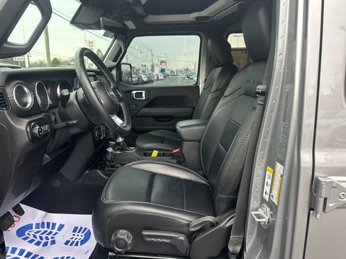 Used 2020 Jeep Gladiator Overland image 9