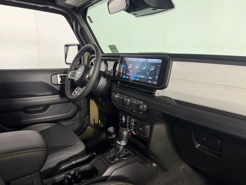 Certified 2026 Jeep Wrangler Unlimited Sahara AWD/4WD image 31