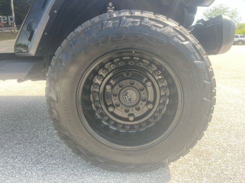 Used 2024 Jeep Gladiator Sport image 34